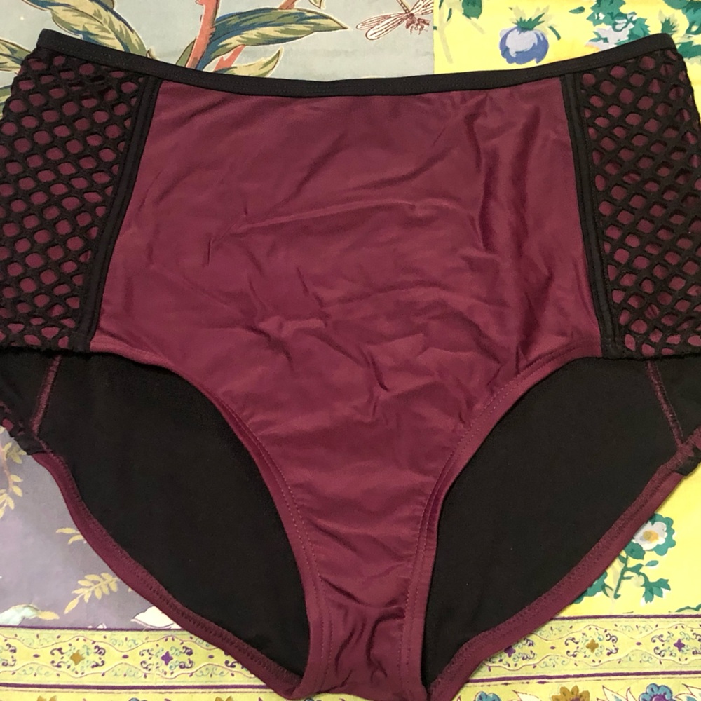 Bikini bottom WINE & Black nwt size 16